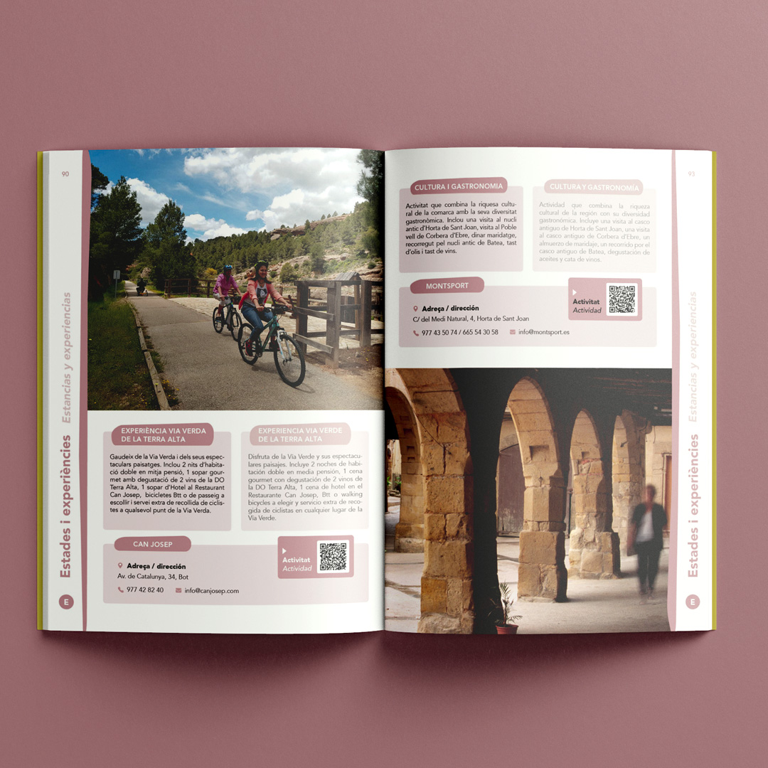 Doble pàgina de l'apartat de estades i experiències al llibre Experiències turístiques a la terra alta sobre un fons de color rosa