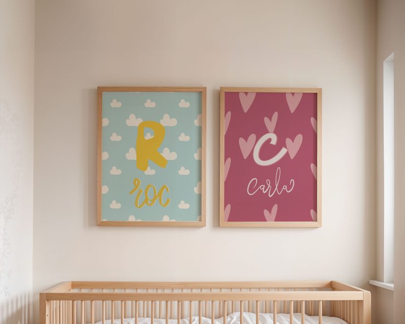 Làmines personalitzades amb els noms de Roc i Carla en una habitació infantil