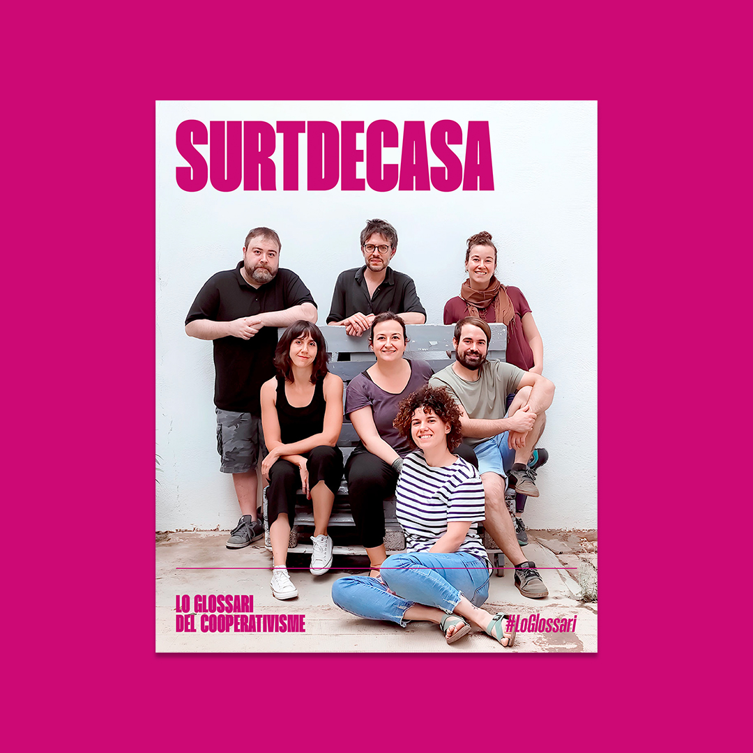 Posts de la campanya per a xarxes socials #LoGlossari sobre un fons lila