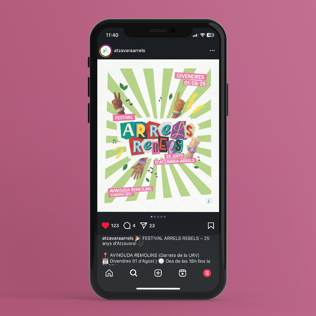 Post d'instagram en un iphone X negre sobre un fons rosa