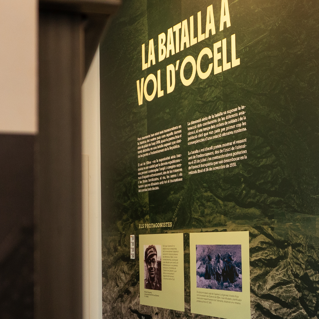 Detall del plafó principal de l'exposició ADAR