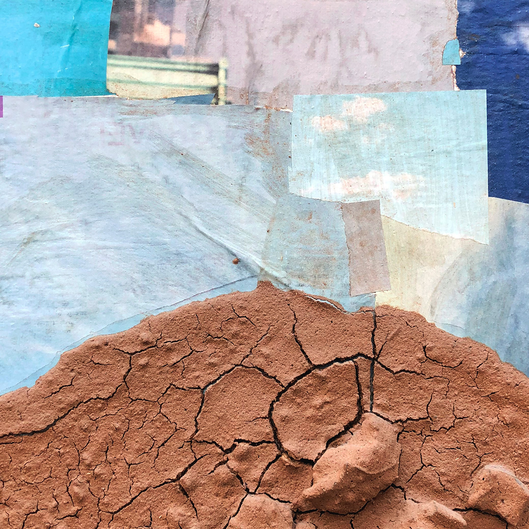 Cuadre fet amb fang i retals de revista d'una muntanya i un cel blau